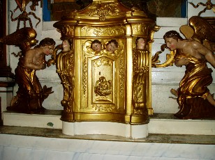 Tabernacle Ferr�re avec les anges et le p�lican mystique