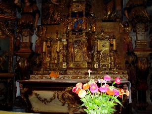 Tabernacle, oeuvre de Jean Ier Ferr�re qui a reproduit en r�duction la structure tr�s architectur�e du retable