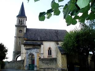Eglise Saint Saturnin de Pouzac avec son portail Renaissance de grande qualit� achev� en 1563